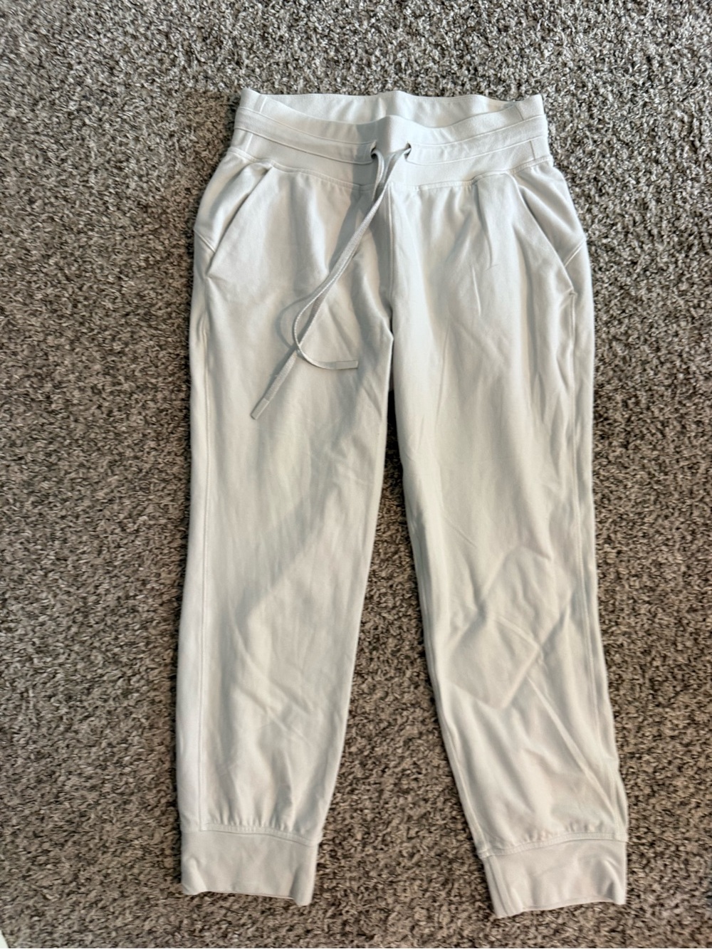Lululemon Cropped Jogger- Cream